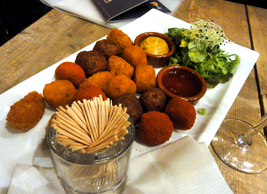 Typically Dutch 011 Bittergarnituur in Valkenburg Travel and