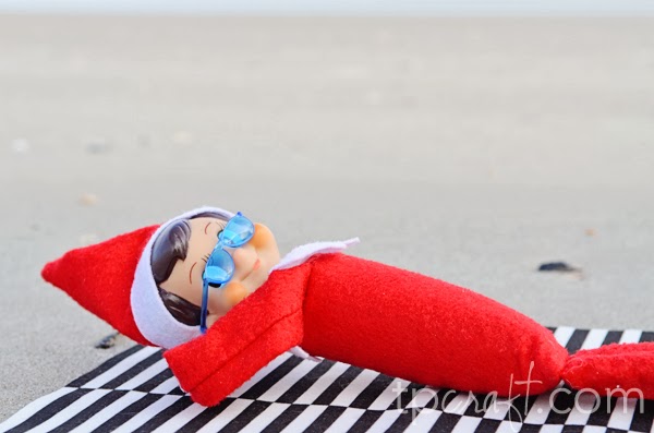 Send a Postcard from your Elf {Elf on the Shelf}