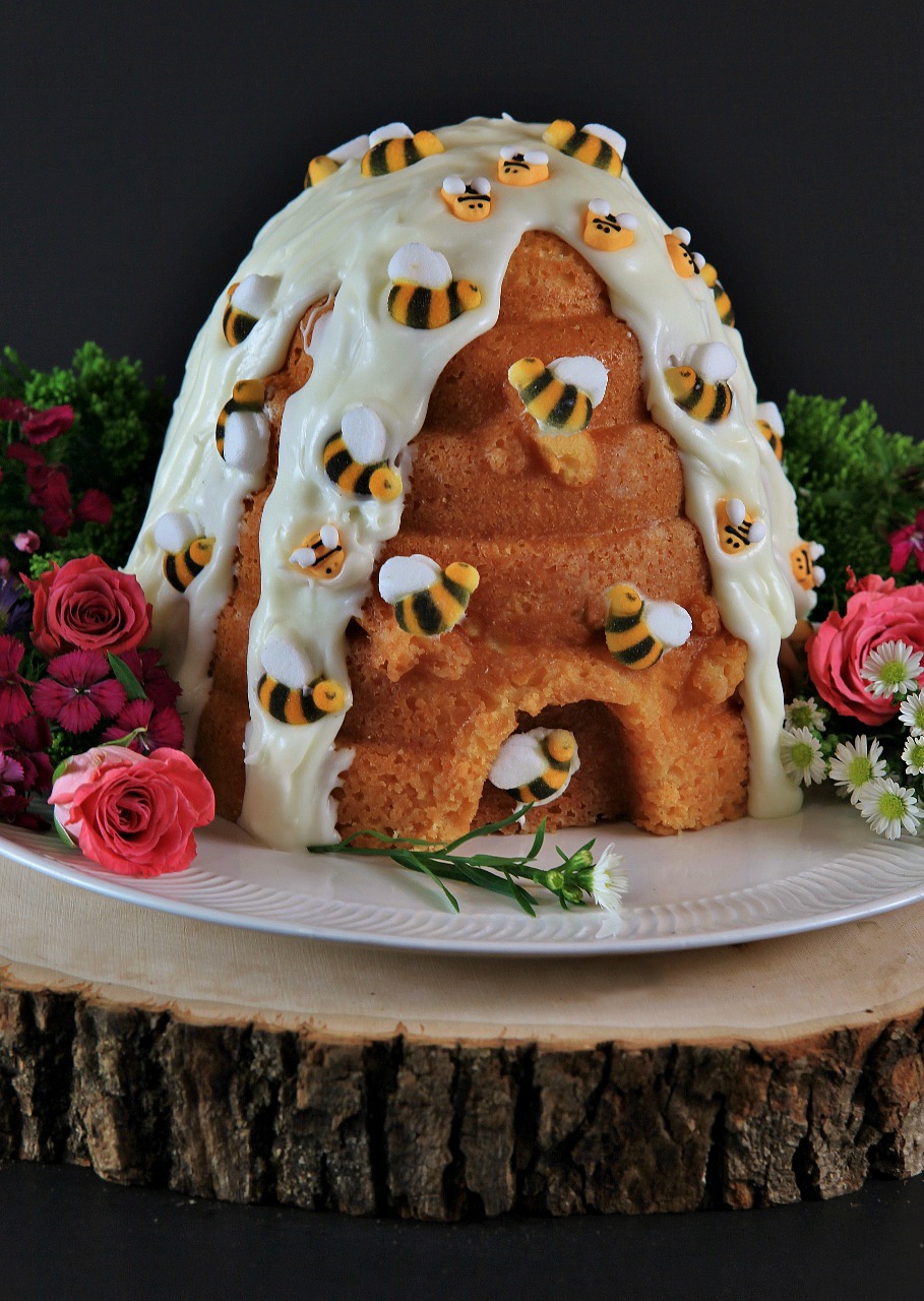 Rattlebridge Farm Beehive Cake