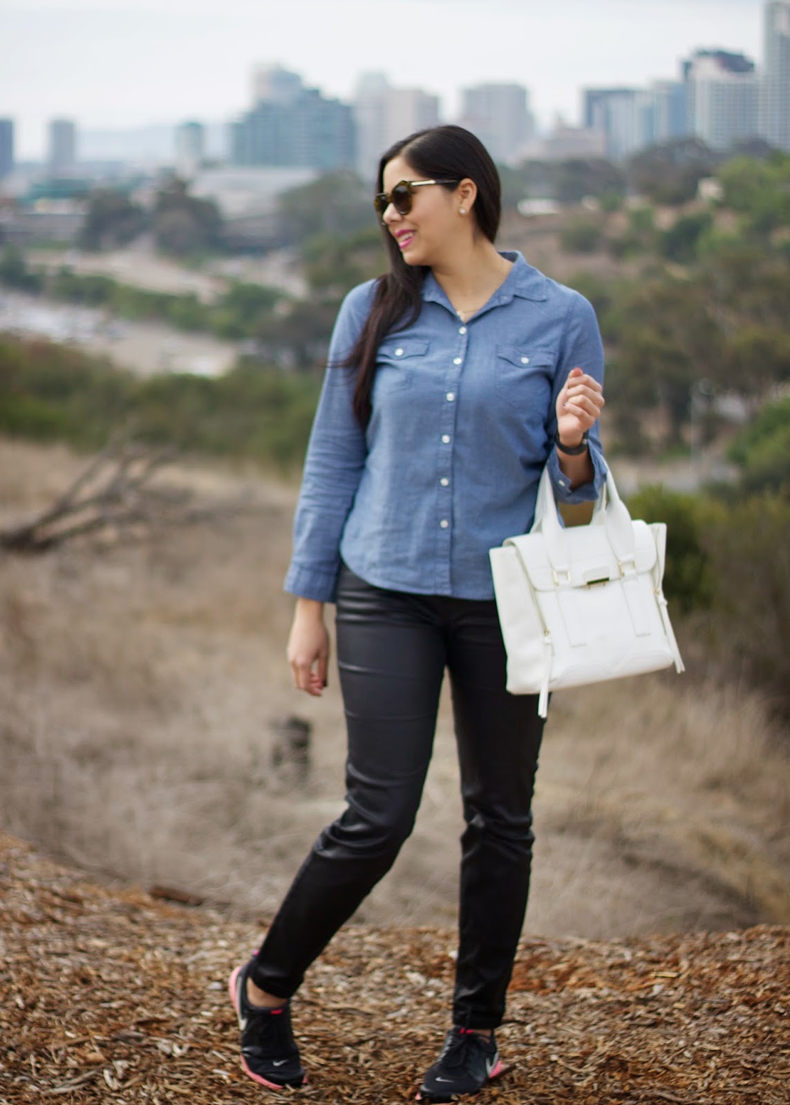 Chic Outfit in Nike Shoes