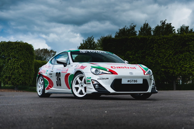 Toyota GT86, samochód do tuningu, ciekawe nowe sportowe auta, niedrogie samochody z napędem na tył, silnik boxer