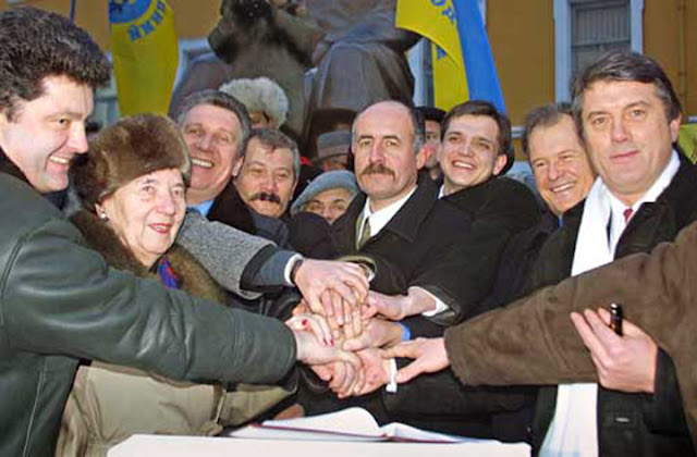 Petro Porochenko, Slava Stetsko, Viktor Youchtchenko, 2002.