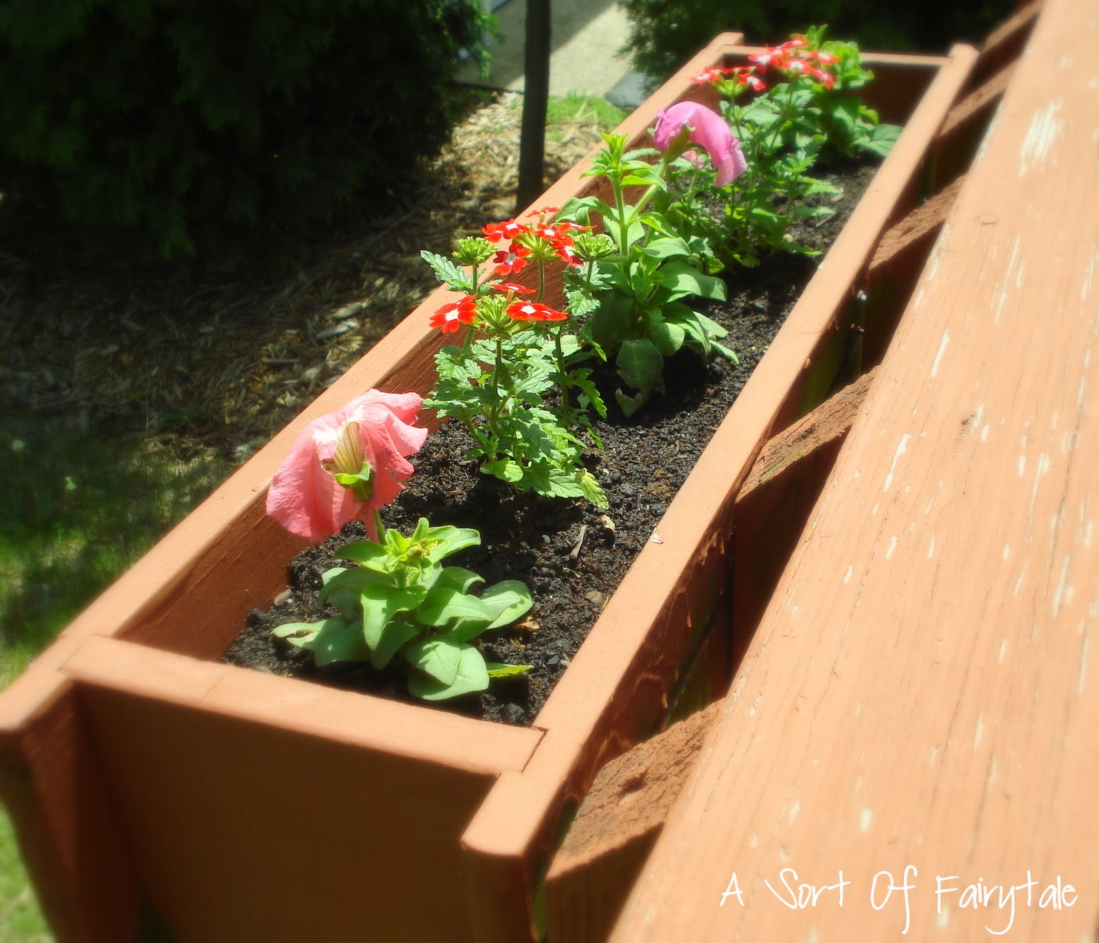 1000+ images about Deck flower box on Pinterest Deck skirting, Decks