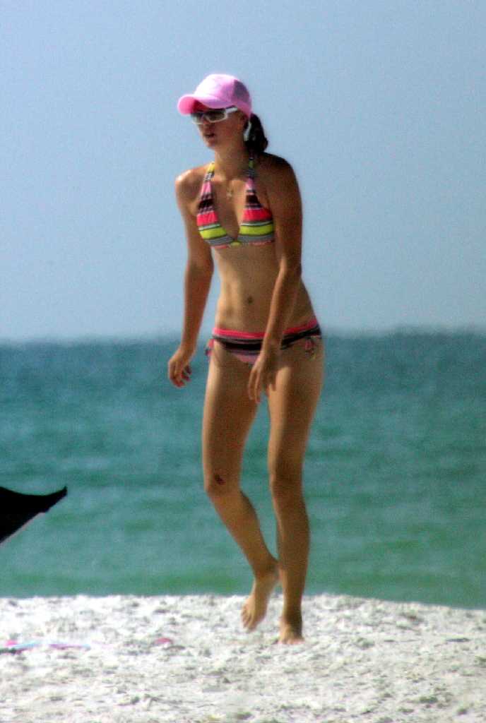 Maria Sharapova Wears “Bikini” At Bali, Indonesia