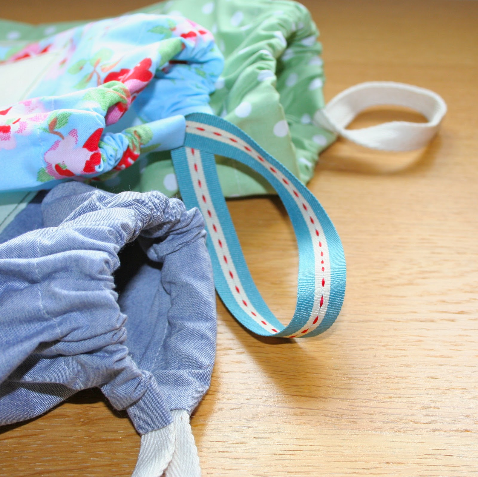 evajeanie and the sewing machiney Carrier bag holders