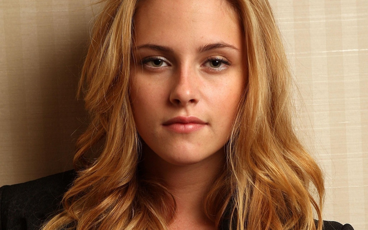 http://1.bp.blogspot.com/-jEA9vOz8i0g/T7S71RR1ZCI/AAAAAAAAAYM/eJX2AvFOmKI/s1600/kristen-blonde-closeup-walldictionary.com.jpg