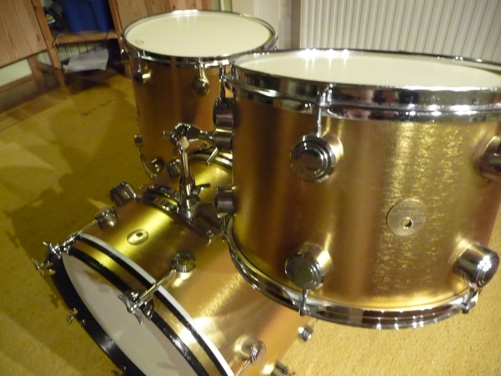 the mature drummer Hayman Vibrasonic 2221 Pacemaker in Gold Ingot