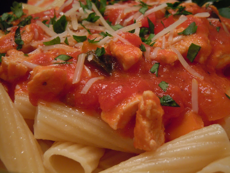 Gourmet Girl Cooks Rigatoni with Arrabbiata Sauce, Chicken and Peppers