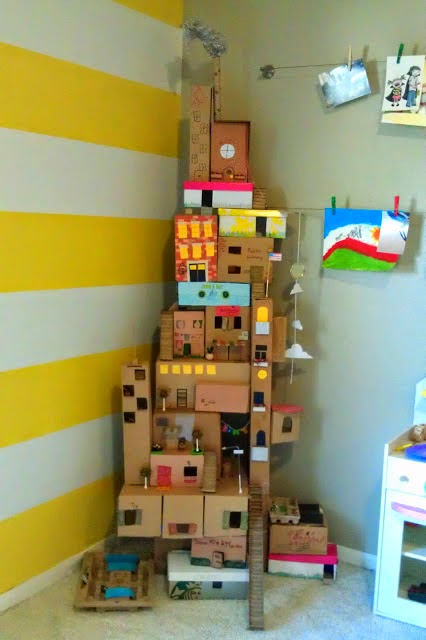 Ciudad castillo de cartón reciclada en Recicla Inventa