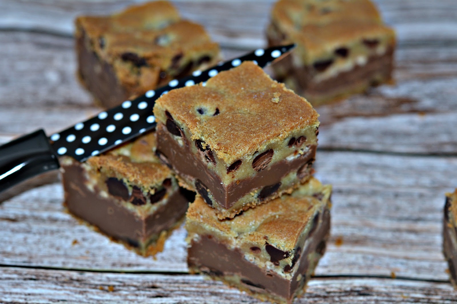 FUDGE & TOFFEE FILLED CHOCOLATE CHIP COOKIE BARS Hugs and Cookies XOXO