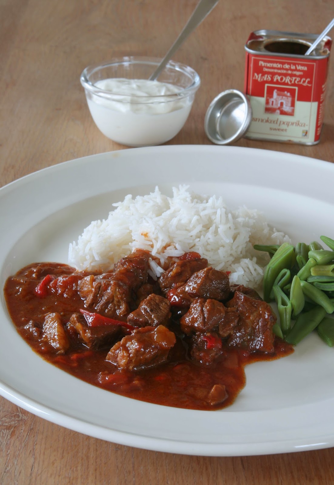Huis, tuin en keukenvertier Goulash met gerookt paprikapoeder