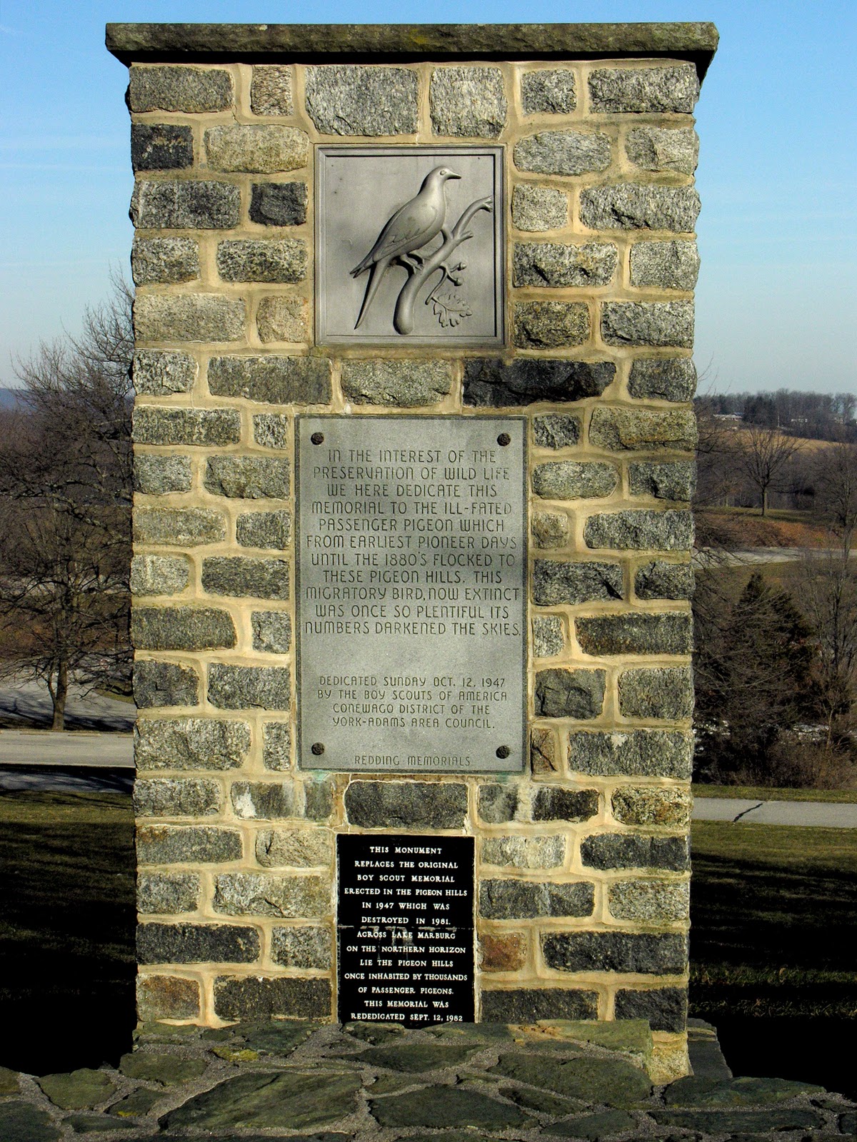 Landmarks The Pigeon Monument