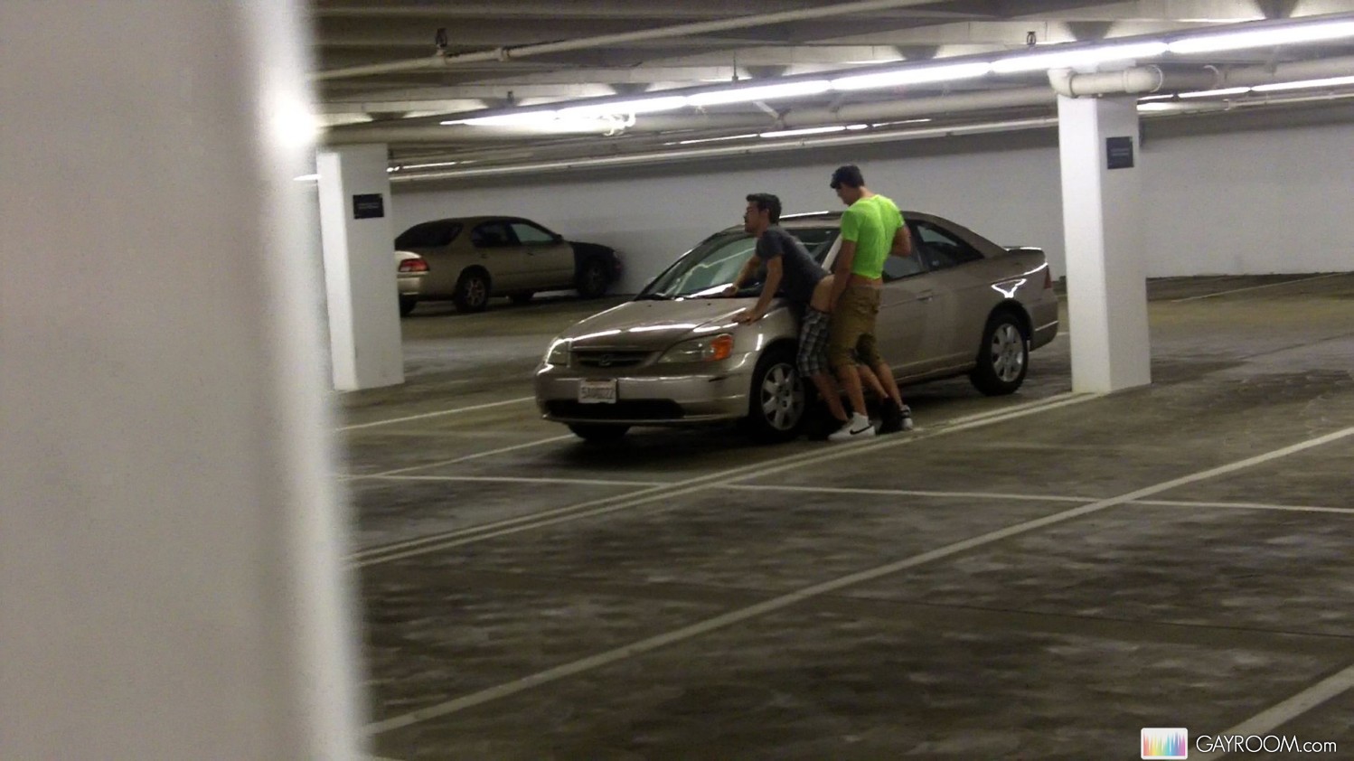 Guy Gay Boy: Real anal fuck in parking garage