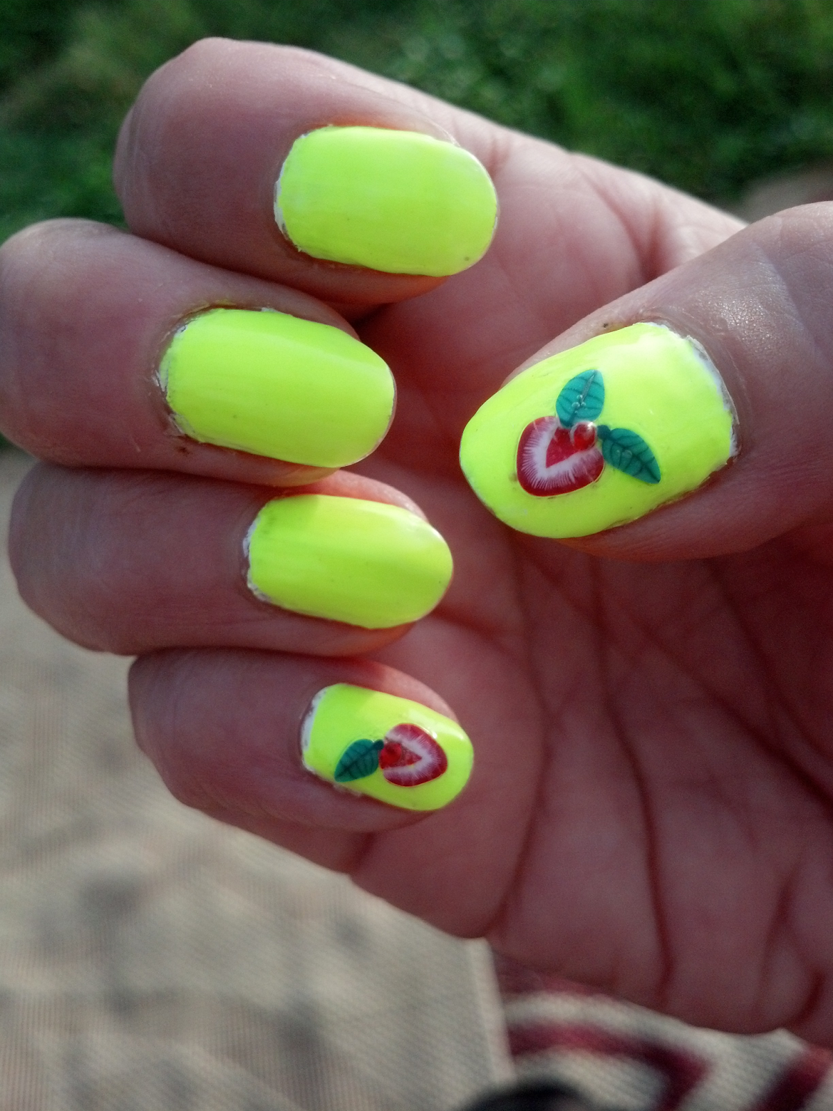 The Adventures of Garrett Squared: NailsStrawberry Lemonade