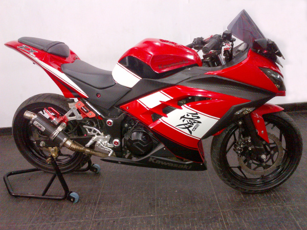 Modifikasi Motor Ninja 250 Fi Warna Merah - Modifikasi Jakarta