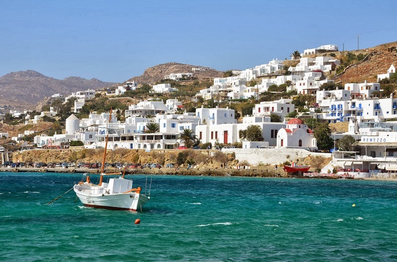 A Vacationer's Paradise in Mykonos Island, (Hellas) Greece A Vacationer's Paradise in Mykonos Island, (Hellas) Greece