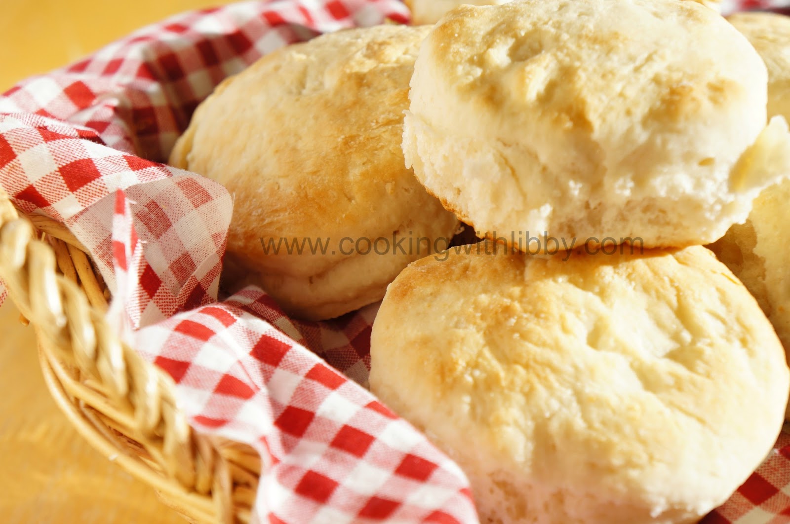 Cracker Barrel's Buttermilk Biscuits {Copy Kat} Cooking With Libby