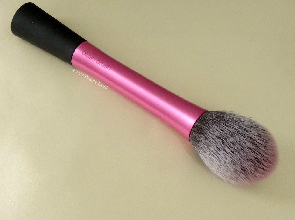 The perfect finishing makeup tools Real Techniques by Sam n Nic