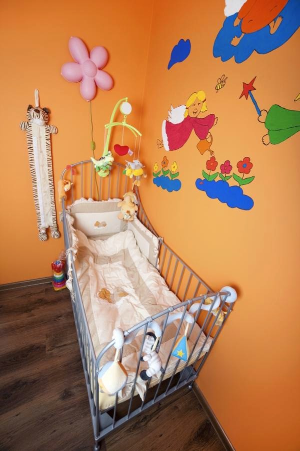 Habitaciones de bebé con paredes color naranja - Ideas para decorar