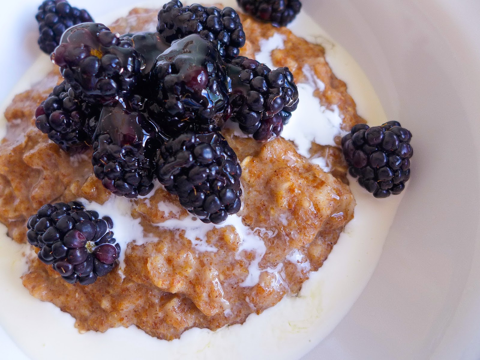 Dimples & Delights Blackberries and Cream Oats with Honey