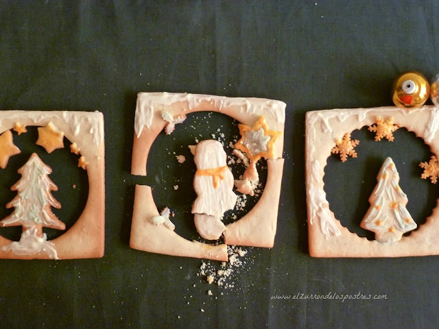 Galletas De Navidad Decoradas Con Chocolate. Accidentadas. Presente
