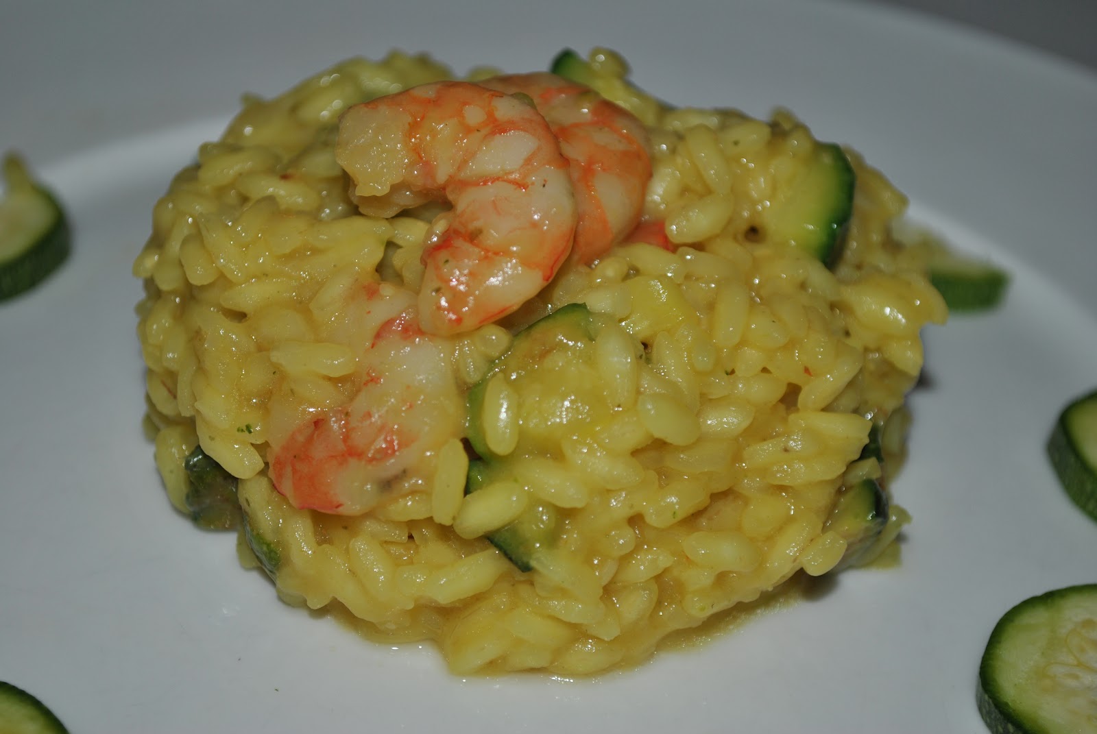 appetitoso e goloso risotto gamberi, zucchine e zafferano
