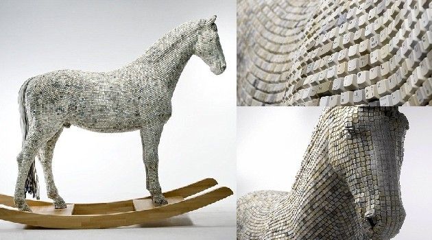 Patung Kuda Ini Dibuat Dari 18 Ribu Keyboard Komputer! [ www.BlogApaAja.com ]