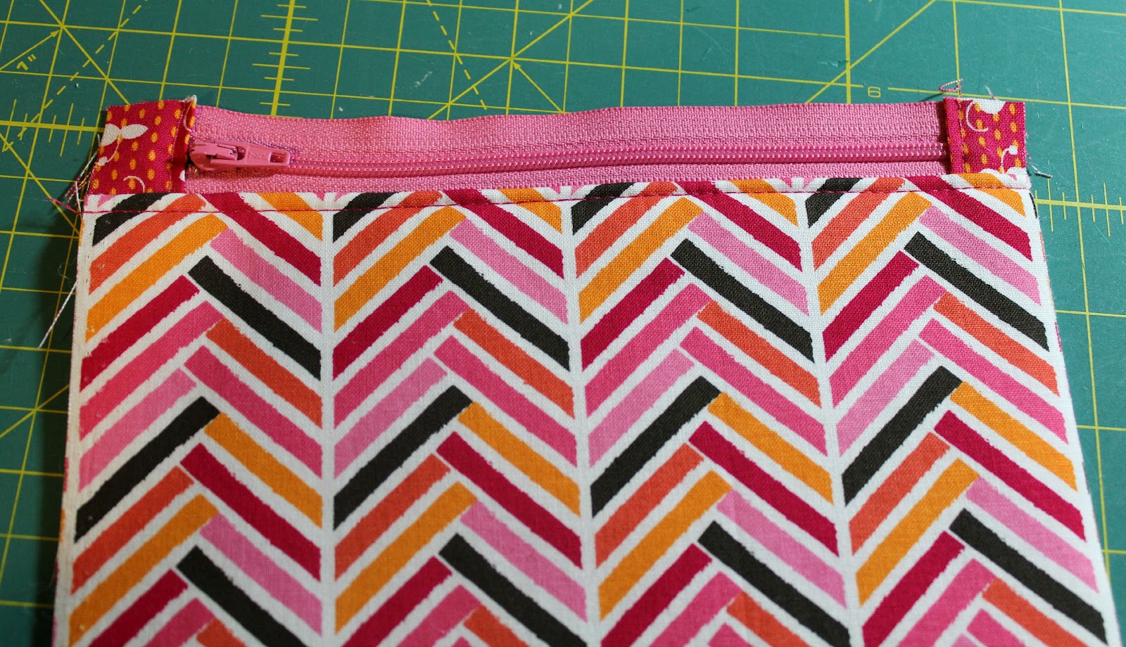 A Quilter's Table TripleZip Pouch A Tutorial