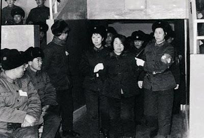 Inilah Foto Eksekusi Mati Koruptor Wanita di China