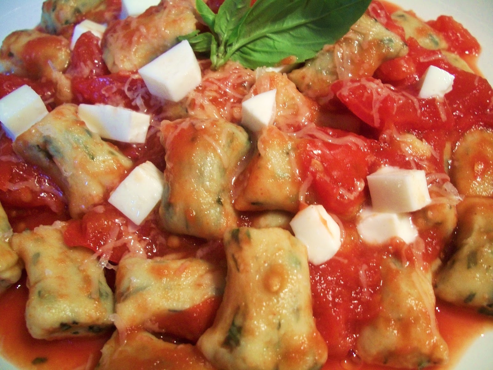 Passione Per Cucina Basil Gnocchi With Tomato Sauce And Mozzarella