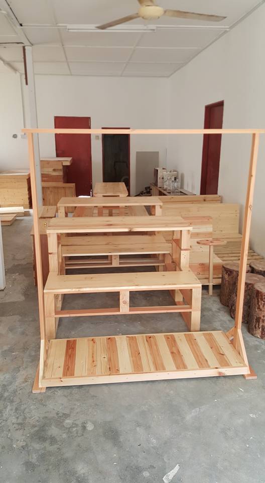 Kayu Warisan Malaysia: Barang barang perabut Kayu Pine dan Pallet