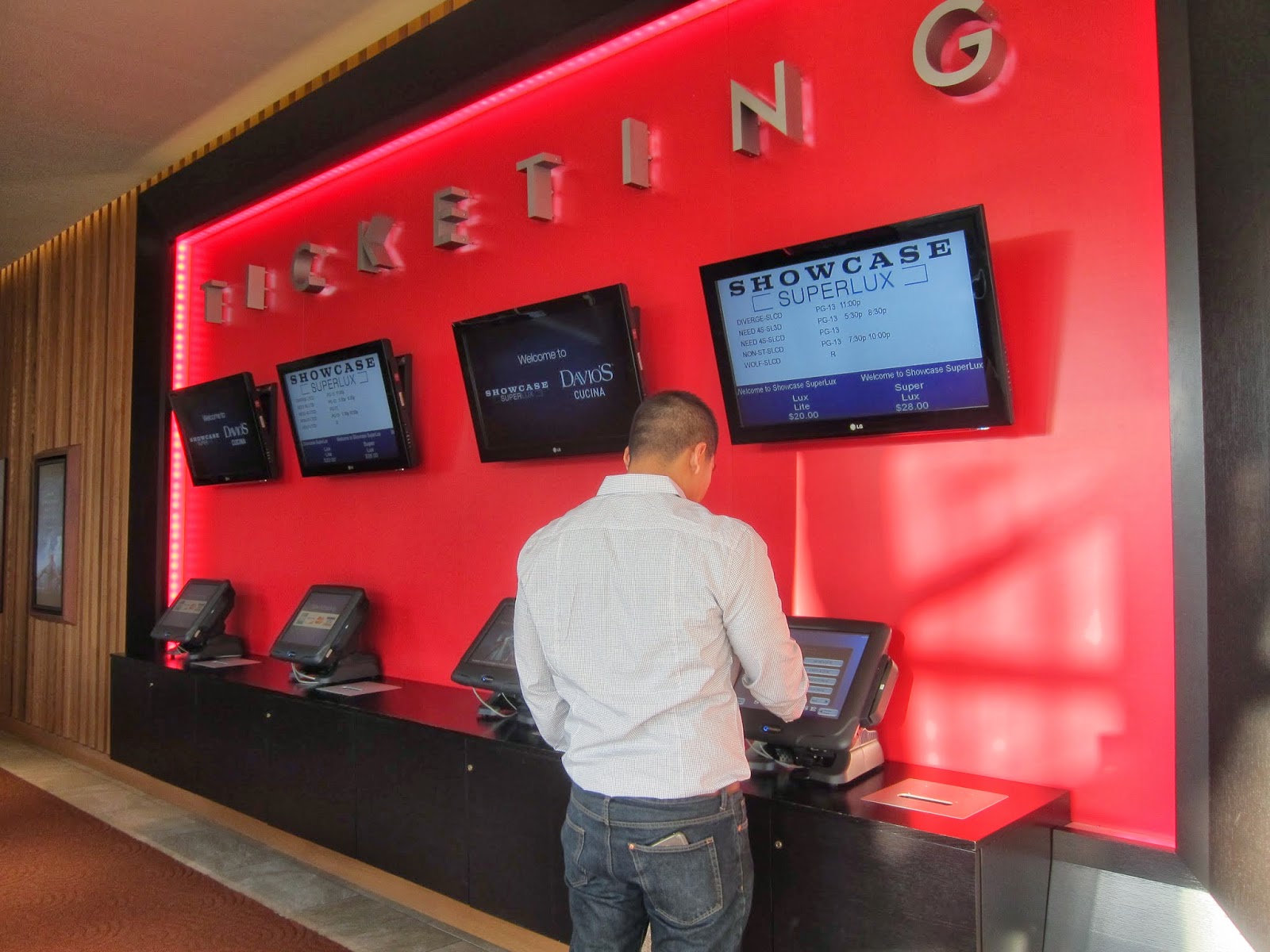 MamiEggroll Shake Shack and Showcase SuperLux in Chestnut Hill