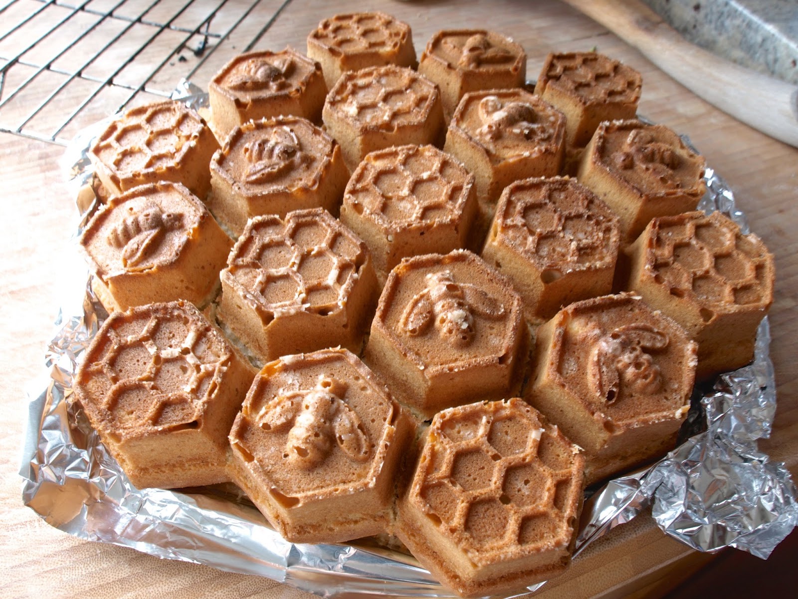 Baking Adventures Pull Apart Cake The Happy Sloths Beauty