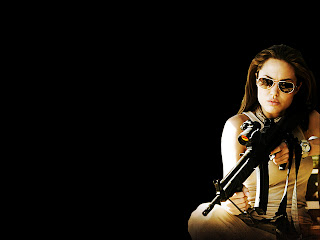 Angelina Jolie in Sunglasses with a M4 Rifle HD Wallpaper