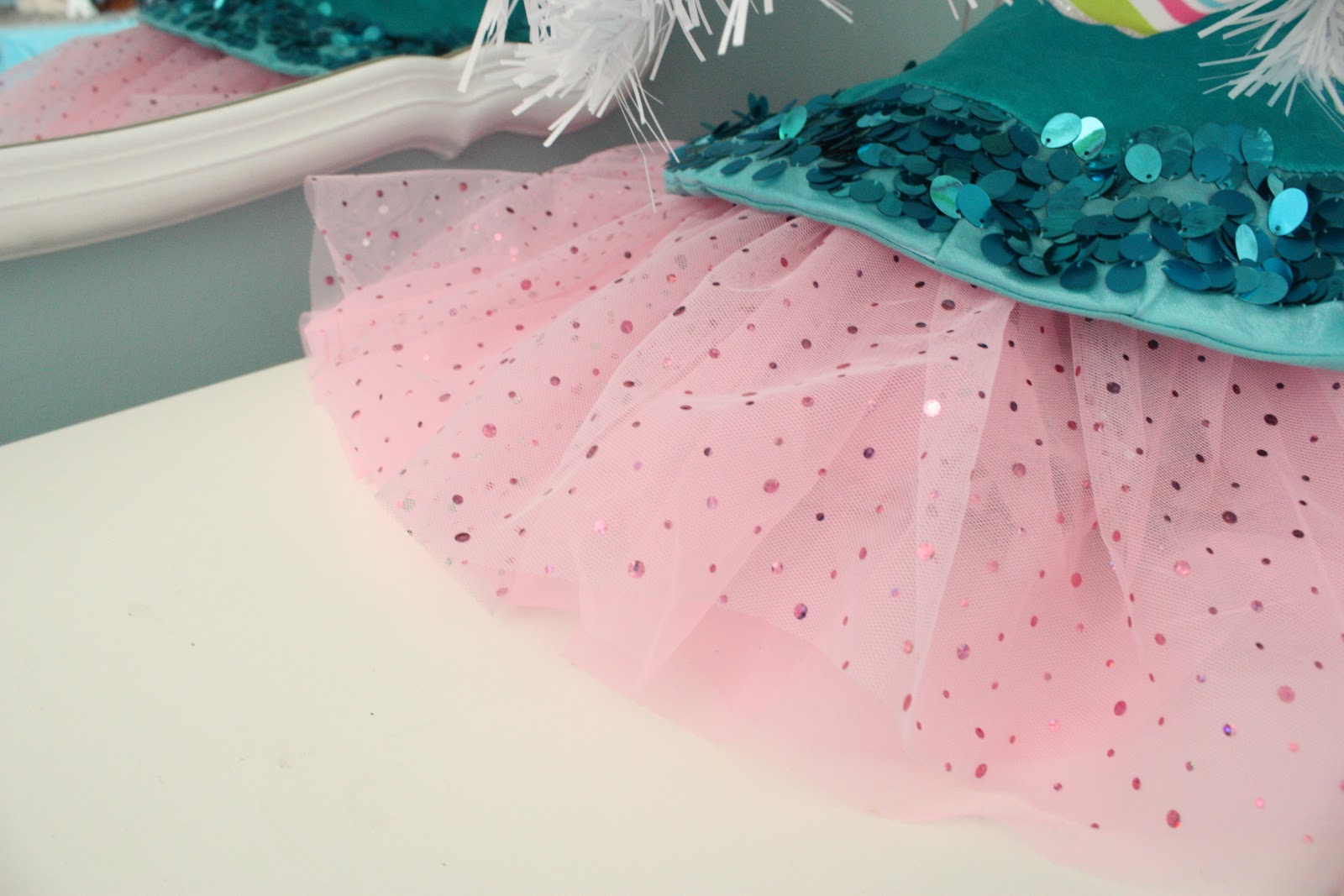 The Yellow Cape Cod Holiday Home Series Let The Kids Decorate