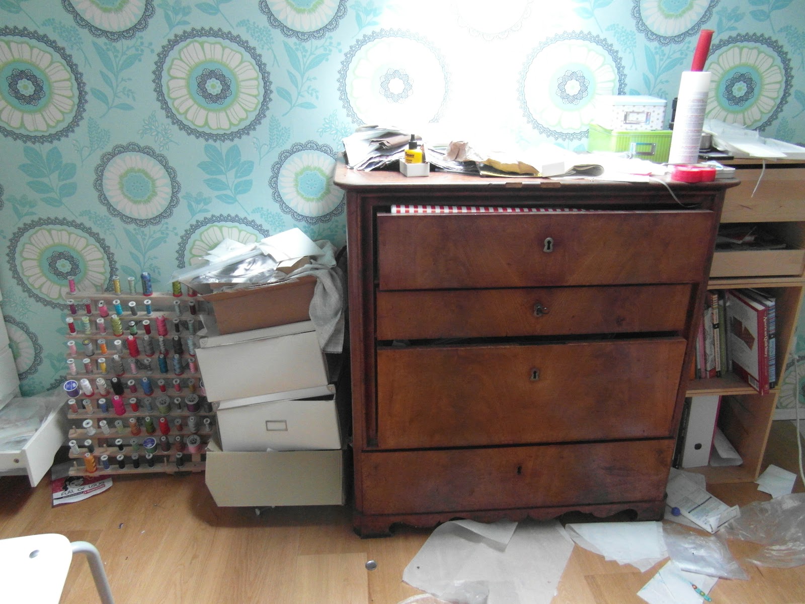 sewing addicted [*naehsucht]: Mein Nähzimmer -aufräumen oder umräumen?