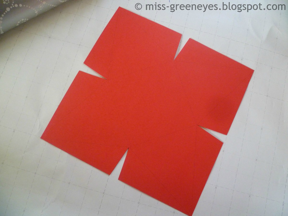 Behind Green Eyes Crafty Christmas DIY Pyramid Gift Boxes