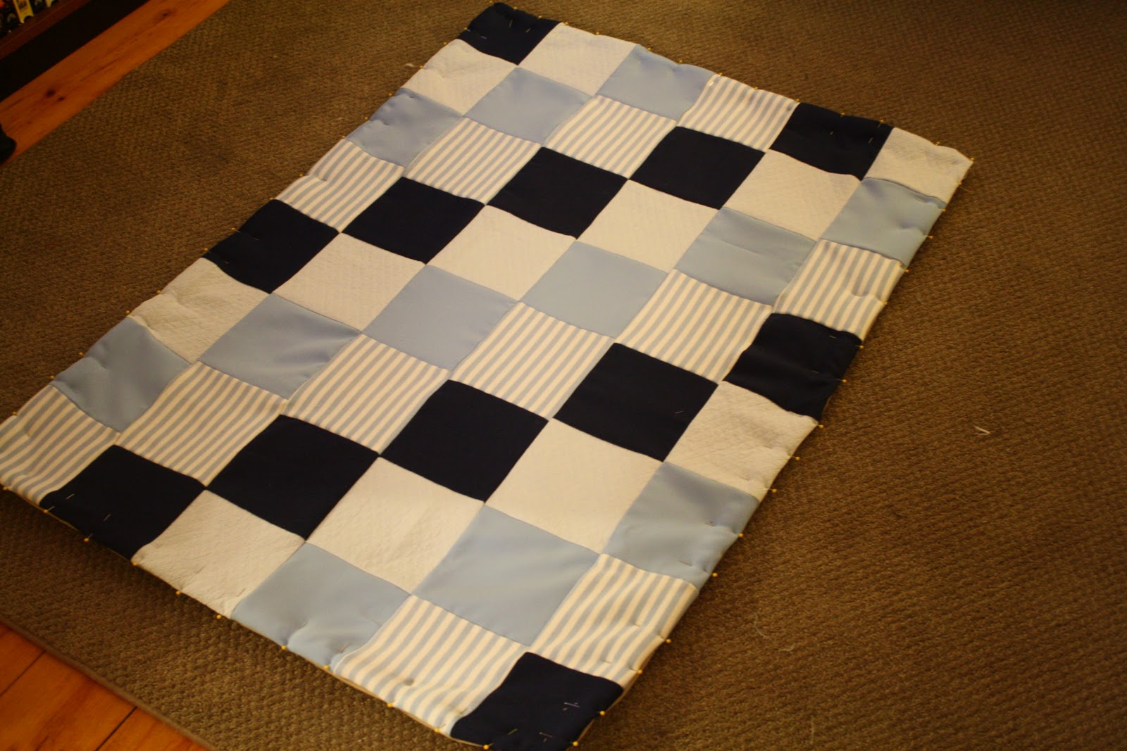Black Little Button Easy Baby Blanket [Tutorial]