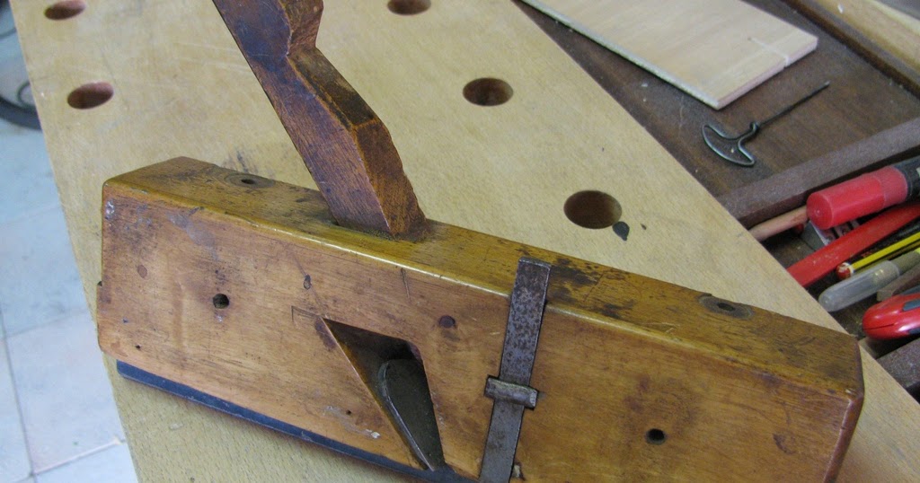 Woodworking by Hand Dovetail Plane