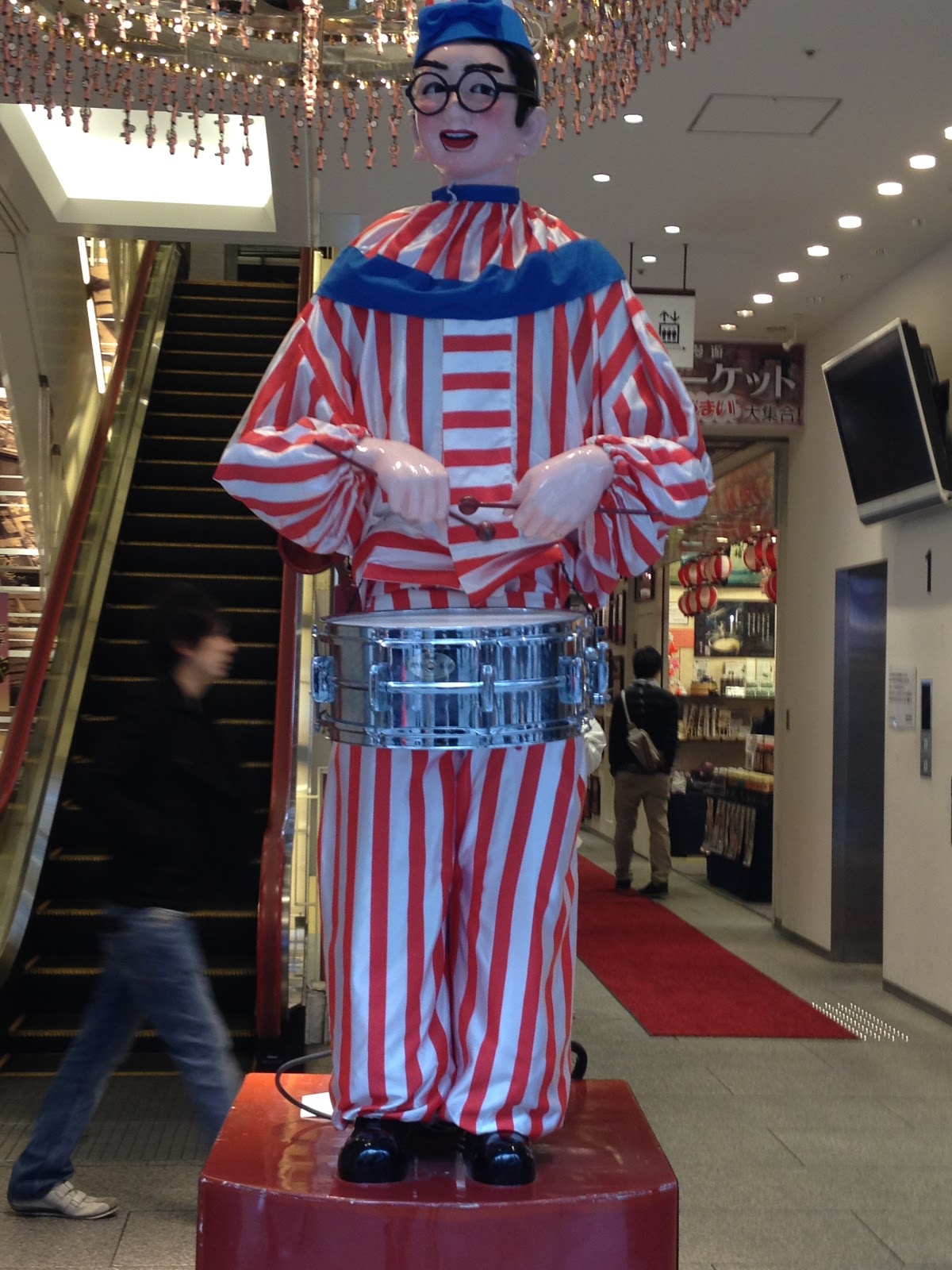 大阪観光のおすすめスポット 道頓堀 グルメ を紹介する 大阪観光マップ くいだおれ太郎 道頓堀