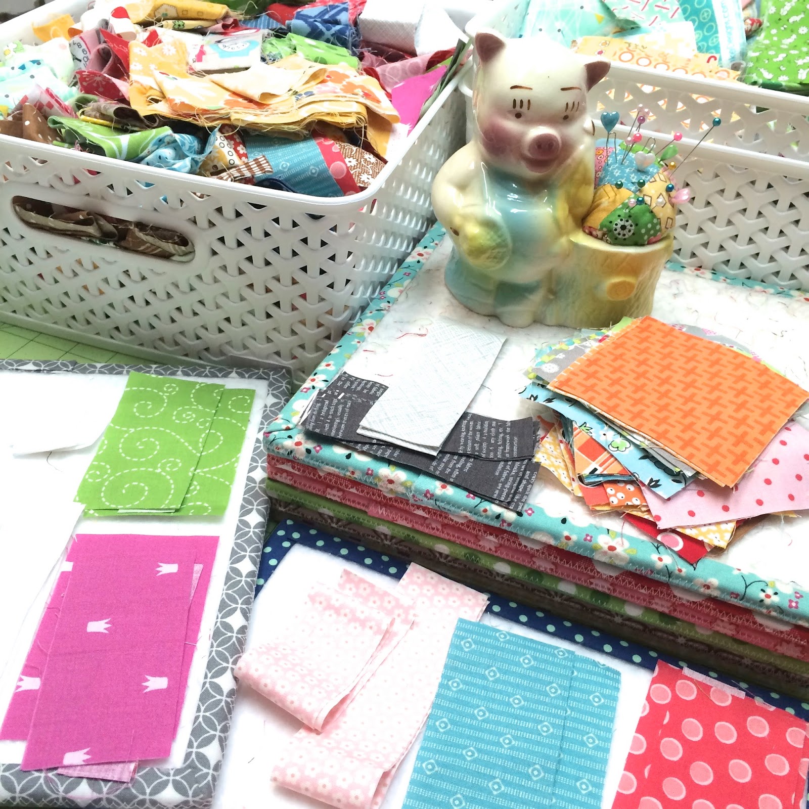 Bee In My Nail Polish Mini Quilt Free Pattern and Tutorial!!!