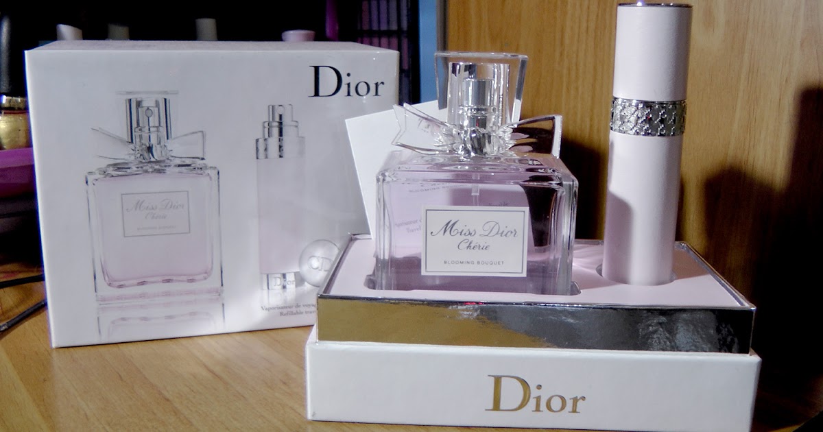 Miss Dior Travel Gift Set Eau de Toilette Travel Spray & Passport Holder  in Box
