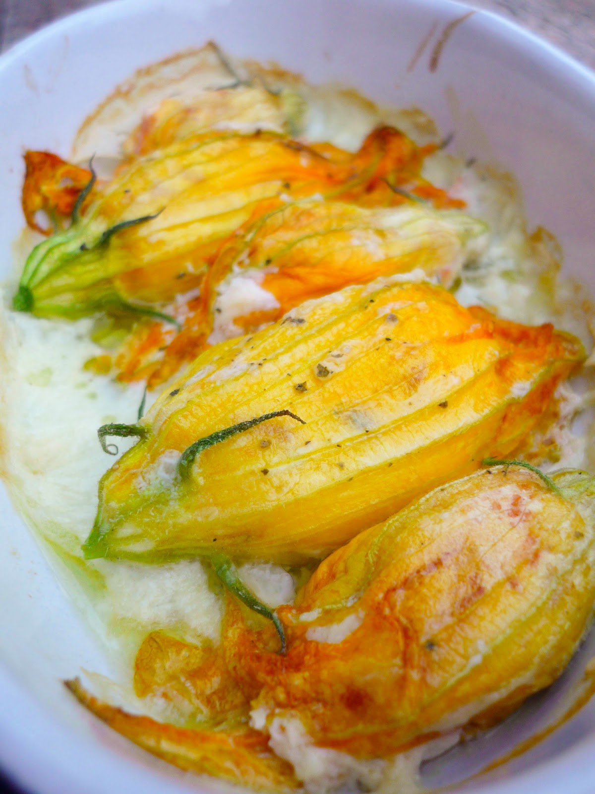 La Bonne Graille Fleurs de courgettes farcies à la ricotta, gratinées au four