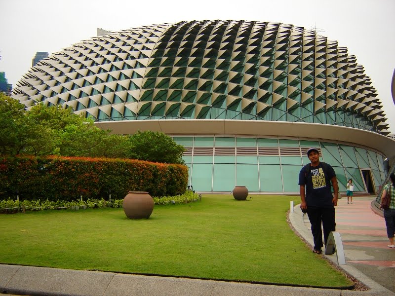 Aku Sebutir Pasir TRaVeLoG SiNGaPuRa (BaHaGiaN IV)