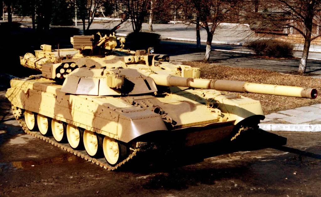 Fuerzas Armadas de Ucrania T-72-120+Ucraniano