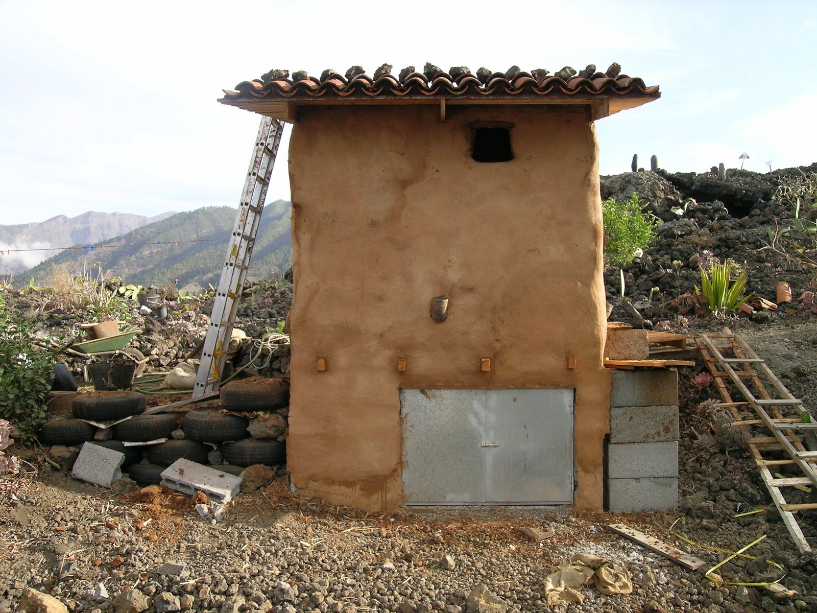 ARQUIBARRO. CONSTRUCCIÓN NATURAL CON BARRO: BAÑOS SECOS