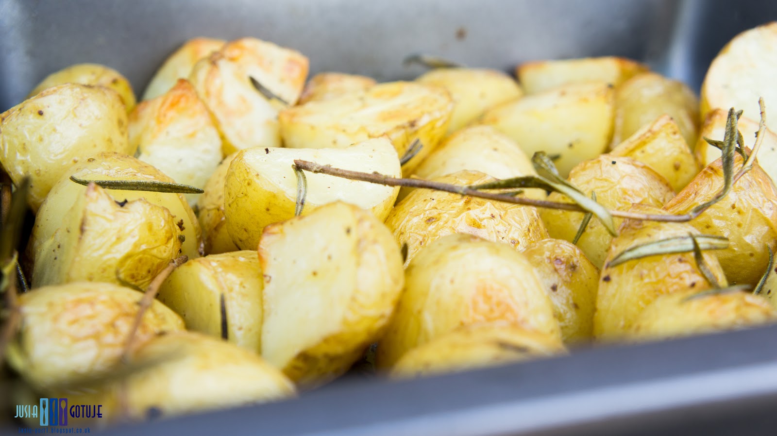 pieczone ziemniaki, roasted potatoes