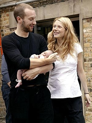 image of chris martin and Gwyneth Paltrow with baby
