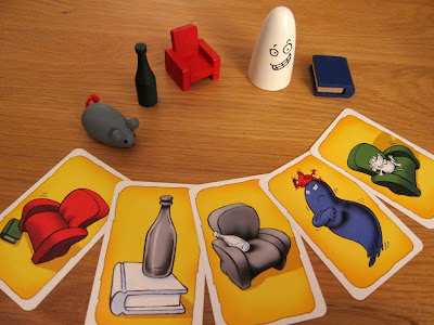 Geistesblitz - The wooden objects and 5 cards. Which object would you grab for each card?