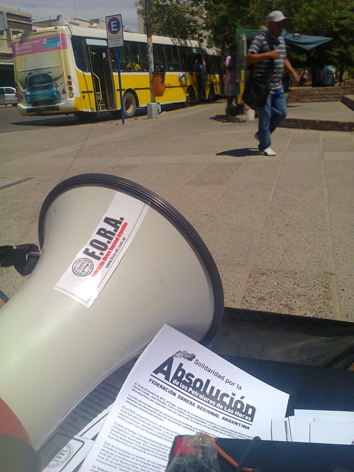 https://www.facebook.com/pages/Anarquistas/378066755607147,Anarquistas,Anarquismo,Anarquía,trabajadores,obreros,Neuquén, San Martín de los Andes, Zapala, Centenario, Cutral Co, Plottier, Plaza Huincul, Chos Malal, Junín de los Andes, Rincón de los Sauces, Villa La Angostura, Senillosa, Campaña por la libertad de los Petroleros de Las Heras Como Sociedad de Resistencia Oficios Varios de Neuquén nos sumamos a la campaña de actividades por la libertad de los trabajadores petroleros de Las Heras. Durante la última semana hemos realizado volanteadas por el centro de la ciudad y en la feria del parque central. https://www.facebook.com/pages/Anarquistas/378066755607147,Anarquistas,Anarquismo,Anarquía,trabajadores,obreros,Neuquén, San Martín de los Andes, Zapala, Centenario, Cutral Co, Plottier, Plaza Huincul, Chos Malal, Junín de los Andes, Rincón de los Sauces, Villa La Angostura, Senillosa, Campaña por la libertad de los Petroleros de Las Heras Como Sociedad de Resistencia Oficios Varios de Neuquén nos sumamos a la campaña de actividades por la libertad de los trabajadores petroleros de Las Heras. Durante la última semana hemos realizado volanteadas por el centro de la ciudad y en la feria del parque central.